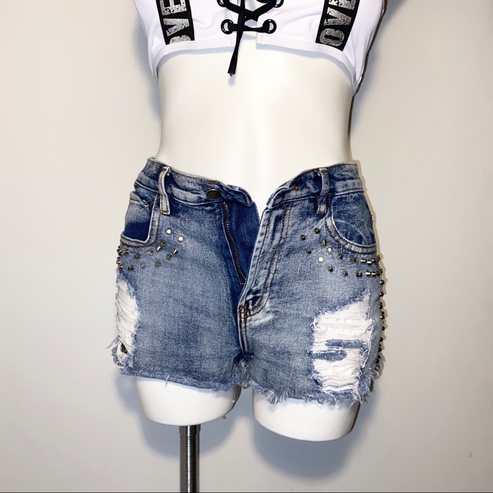 🛑 SOLD Forever 21 studded denim cut-off shorts - Picture 8 of 9